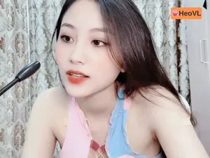 Em kami show thân hình cực cuốn hút của mình