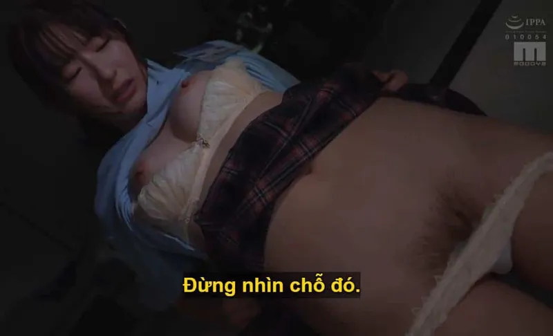 Sếp trên lập mưu đụ em dưới láo toét hay lười, suốt ngày chat chit với trai.