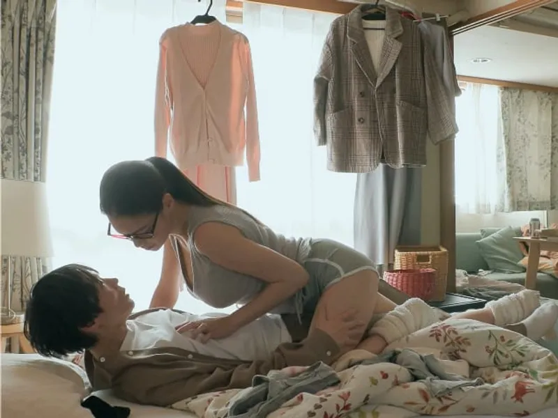 được chị nhà kề bên "an ủi" khi em ghệ đi ngoại tình
